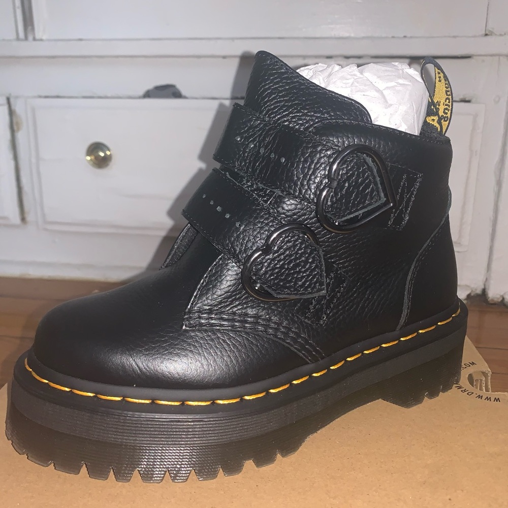 Dr Martens Devon Heart Boots